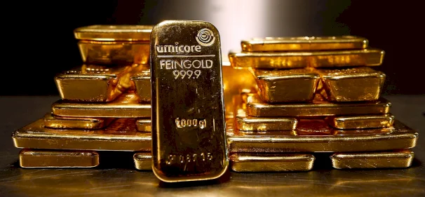 الذهب يتراجع بعد بيانات أميركية قوية أربكت رهانات خفض الفائدة