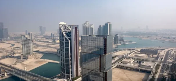 نمو القطاع الخاص الإماراتي عند أعلى مستوى في 11 شهراً بفضل زخم المبيعات