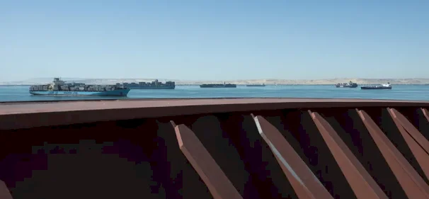 حرب إيران تبدد آمال مصر في انتعاش قناة السويس