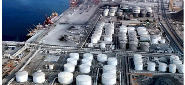 تعليق بعض العمليات في ميناء الفجيرة الإماراتي بعد هجوم بطائرات مسيرة