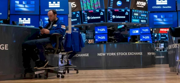 التكنولوجيا ترفع العقود الآجلة الأميركية وقرار «الفيدرالي» في الانتظار