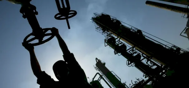 العراق يسمح بتصدير الوقود براً عبر سوريا للمرة الأولى منذ عقود