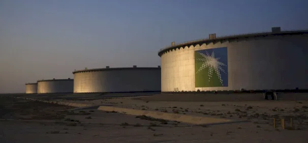 السعودية تضيف علاوة قياسية إلى سعر نفطها لآسيا وسط حرب إيران