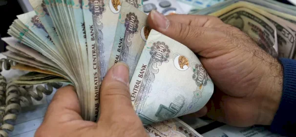 بلومبرغ: تأخير غير معتاد في تحويلات مصرفية بين السعودية والإمارات