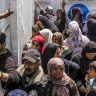 غزة بلا خبز.. المخابز مغلقة وشوال الطحين بـ1500 شيكل!
