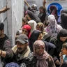 غزة بلا خبز.. المخابز مغلقة وشوال الطحين بـ1500 شيكل!
