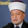 الاحتلال يقرر إبعاد مفتي القدس 6 أشهر عن المسجد الأقصى