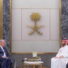 الأمير بن سلمان يستقبل الشيخ في أول زيارة له للسعودية منذ توليه منصبه الجديد
