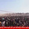 فيديو: جوعى غزة يقتحمون موقع توزيع المساعدات الأميركية برفح