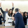 في جنيف، لوّحت بالكوفية ورفعت شارة النصر...