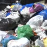 "تعالوا بالكمامات".. لبنانيون للسياح استهزاءً بأزمة النفايات