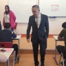 السفير أبو الرب يتفقد الاستعدادات النهائية لعقد امتحانات "التوجيهي" في مجمع المدارس الفلسطينية بالدوحة