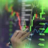 ارتفاع الأسهم الآسيوية لأكبر وتيرة في غضون أسبوعين عقب تلميحات خفض الفائدة