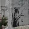 بانكسي فنان مجهول برسائل تربك السلطات وتنصف الفلسطينيين