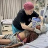 "זה שיגעון"... אחות אמריקאית מתעדת את קריסת מערכת הבריאות בעזה