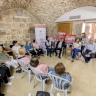 L'Agence Bayt Mal Al-Quds soutient le club des personnes âgées de l'Association de la Bonne Nouvelle avec du matériel sportif