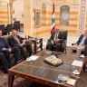 Une délégation palestinienne discute avec le Premier ministre libanais des conditions des réfugiés et du processus de remise des armes dans les camps