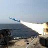 إيران تطلق صواريخ خلال مناورات بحرية قرب مضيق هرمز