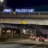 Des vétérans en Caroline du Nord lèvent une pancarte lumineuse "Free Palestine" en solidarité avec notre peuple