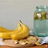 L'eau de banane rivalise avec l'eau de noix de coco : dans la bataille du "tendance hydratation"