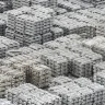Le prix de l'aluminium tombe à son plus bas niveau depuis février avec la force du dollar
