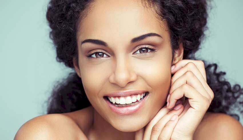 سيدتي هل بشرتك داكنة؟ وهنا النصائح