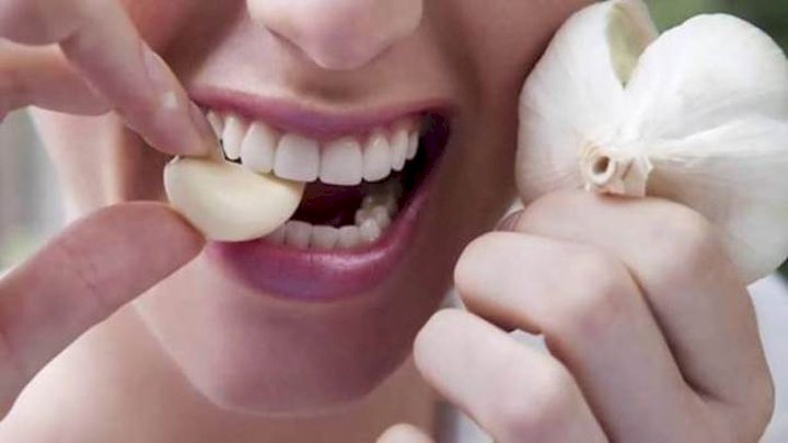 فوائد مذهلة لتناول الثوم على معدة فارغة