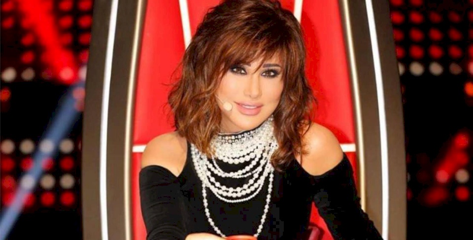 شاهد اختفاء ركبة نجوى كرم في آخر ظهور لها يصدم الجمهور