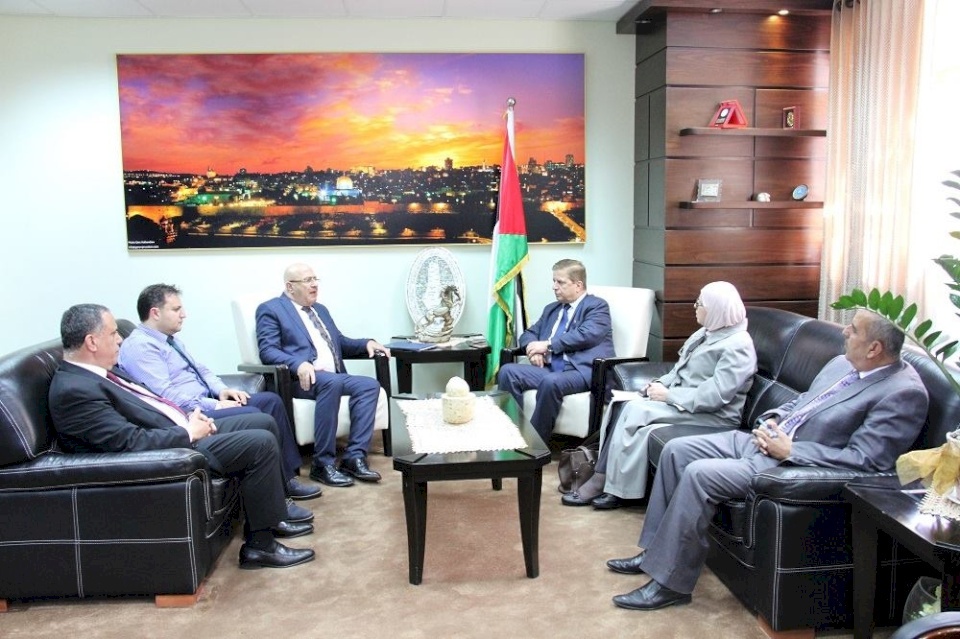 وزير الصحة يعلن حل أزمة مستشفى المطلع