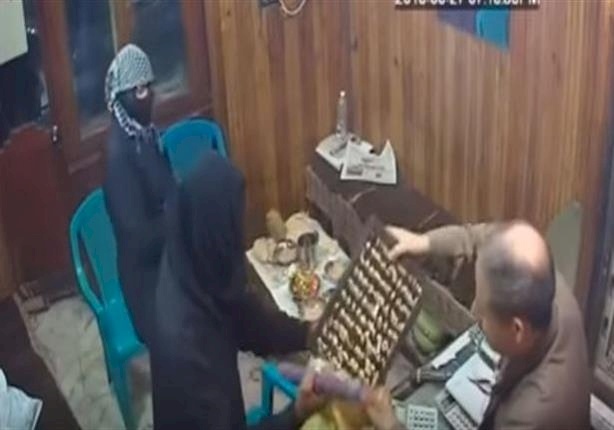حدث بالاردن.. القبض على فتاتين قامتا بسطو مسلح
