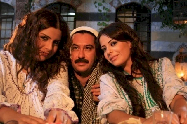 صور .. ليليا الأظرش لطفية تثير الجدل بإطلالة جريئة!
