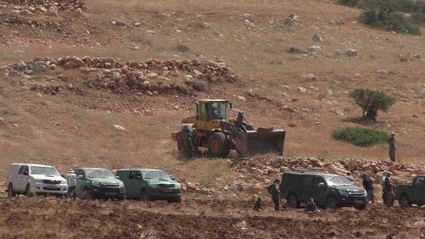 قوات الاحتلال تواصل حصار  خربة الدير بالأغوار