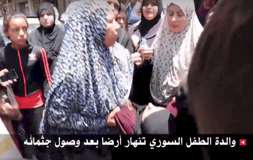 فيديو| تشييع جثمان الطفل السوري المغدور في عمان والام لم تتحمل المشهد واغمى عليها