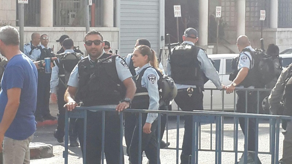 الاحتلال يحول القدس لثكنة عسكرية ويغلق البلدة القديمة