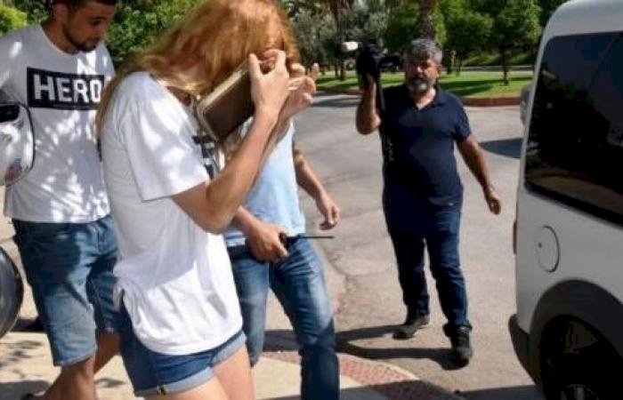 لماذا تعتقل تركيا أشخاصا يرتدون قمصانا تحمل كلمة بطل؟