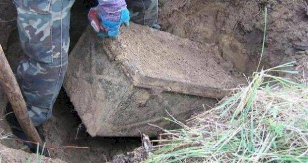 فيديو| عثروا على صندوق يعود للحرب العالمية الثانية.. وعندما فتحوه كانت الصدمة!