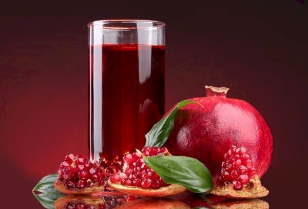 اذا اردت التمتع بشبابك.. عليك بالرمان 