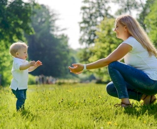 10 معتقدات خاطئة تؤخر مشي طفلك