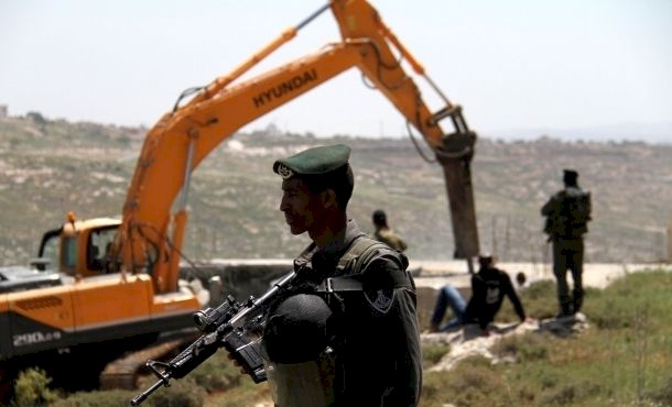 هدم في  بيت حنينا 