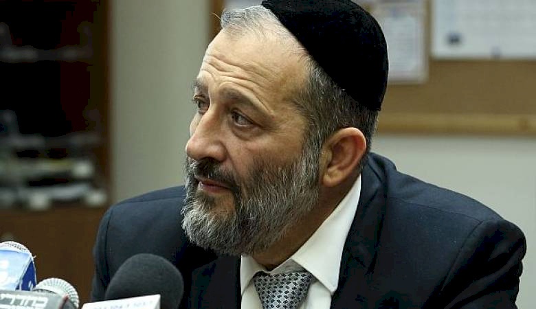 درعي وزوجته يخضعان للتحقيق بشبهة الفساد