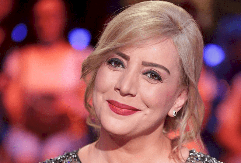 صورة| شكران مرتجى بإطلالة عفوية.. وابنة شقيقتها تحرجها!