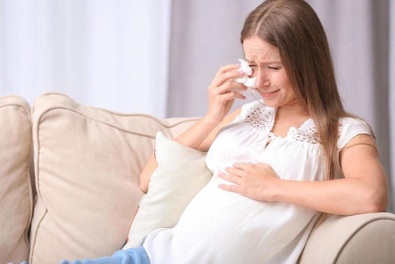 10 أسباب طريفة لبكاء الحامل