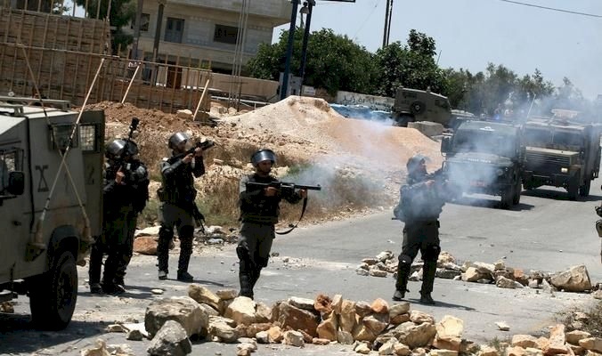 القدس: الاحتلال يقتحم العيسوية ويعتقل شابا