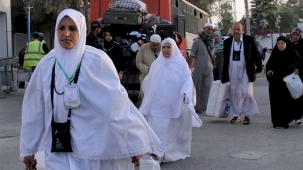 انطلاق أولى قوافل حجاج الضفة