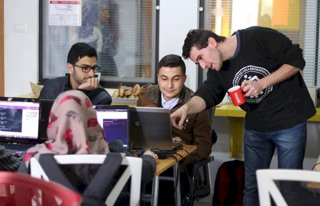 بنك فلسطين يقدم دعمه لأكاديمية البرمجة في غزة ضمن الشراكة مع Gaza Sky Geeks