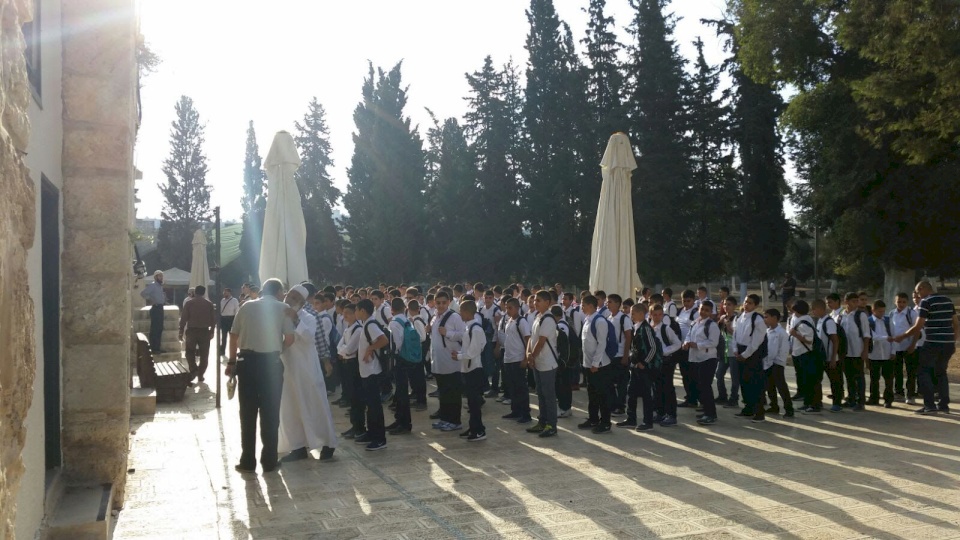 الاحتلال يمنع إدخال الكتب لمدراس داخل الأقصى