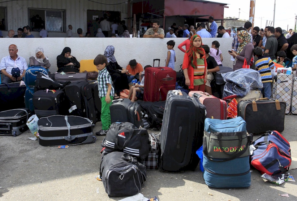 فتح معبر رفح البري وبدء سفر المواطنين