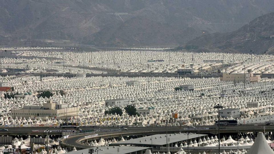 مليونا حاج في منى لقضاء يوم التروية