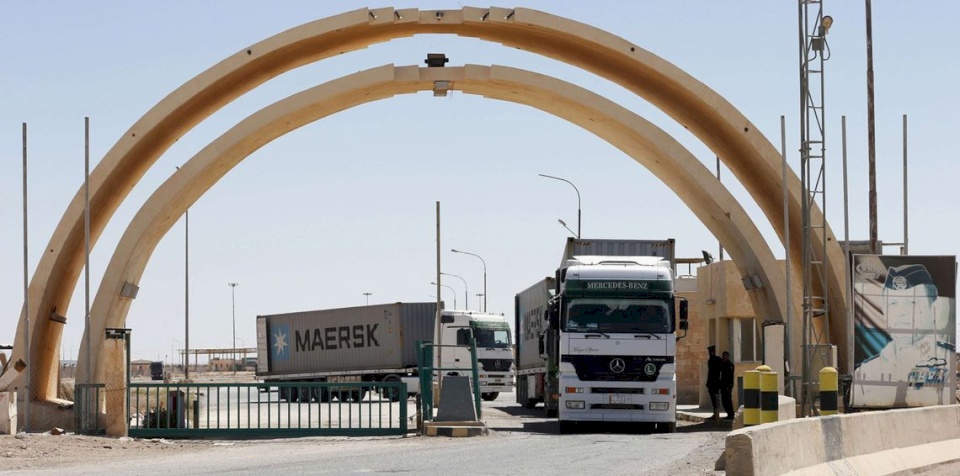 الاردن والعراق يفتتحان المعبر الوحيد بينهما