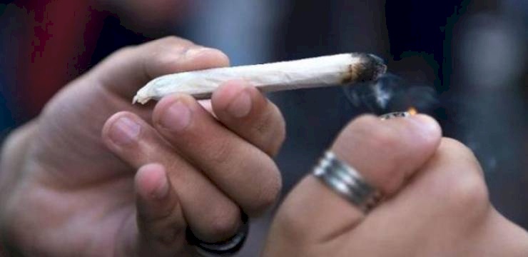 ضبط مواطن يتعاطى المخدرات في سوق برام الله